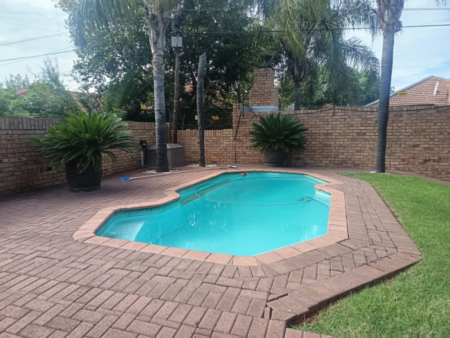 4 Bedroom Property for Sale in Hillcrest Northern Cape